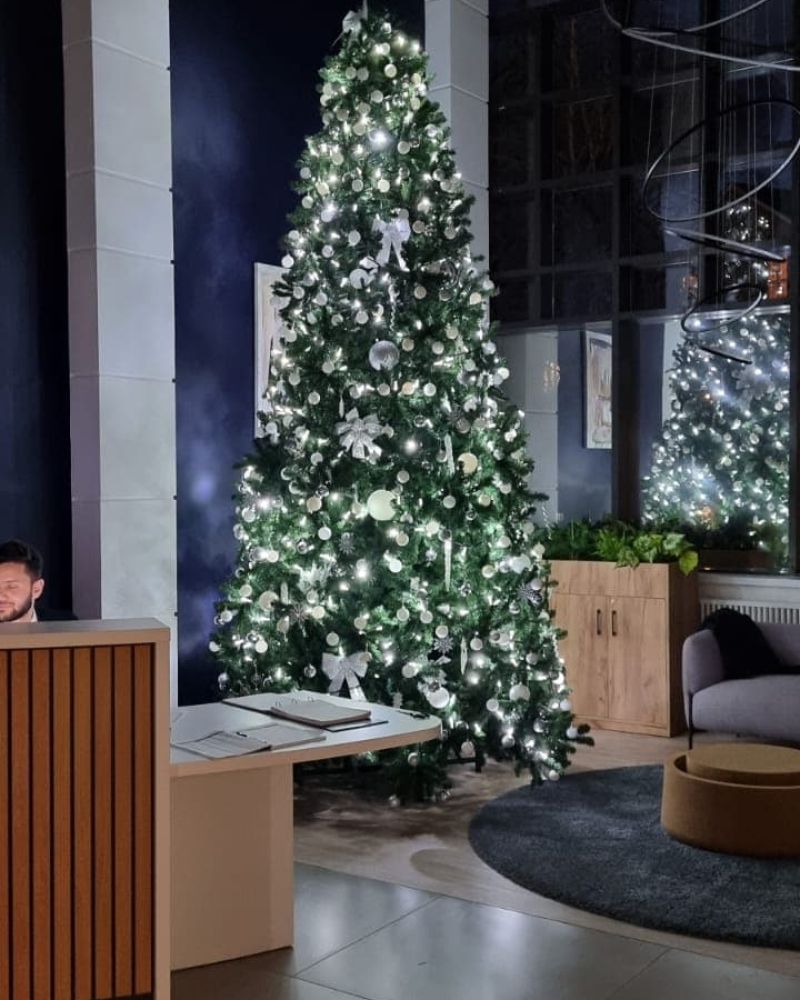 Indoor artificial tree 