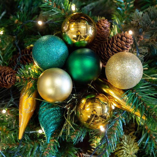 Green and gold decoration