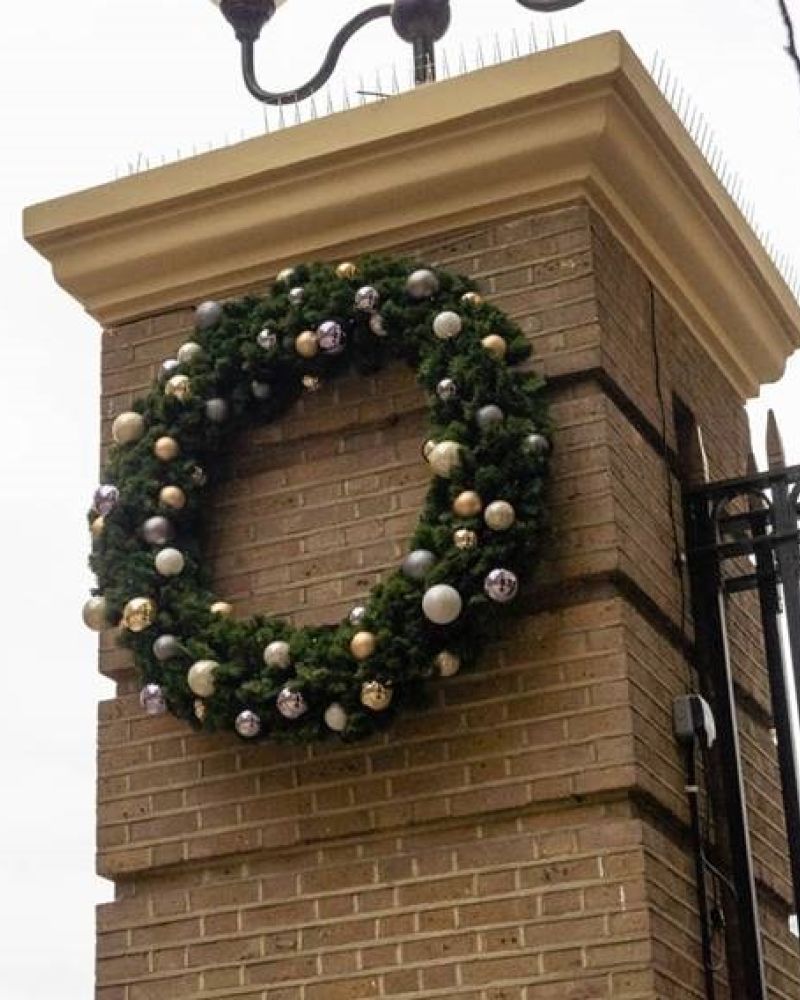 Outdoor wreaths
