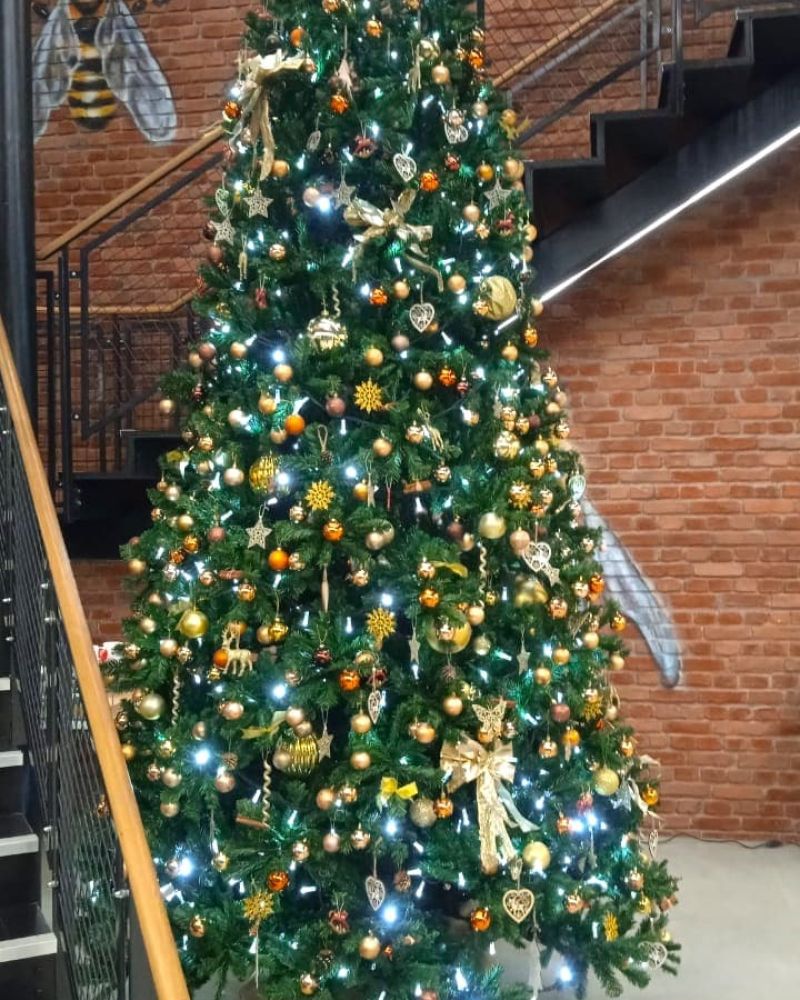 Indoor artificial tree 