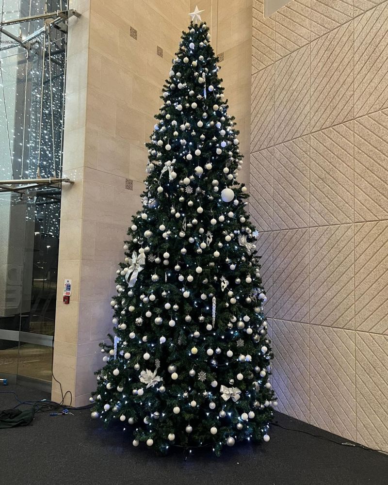Indoor artificial tree 